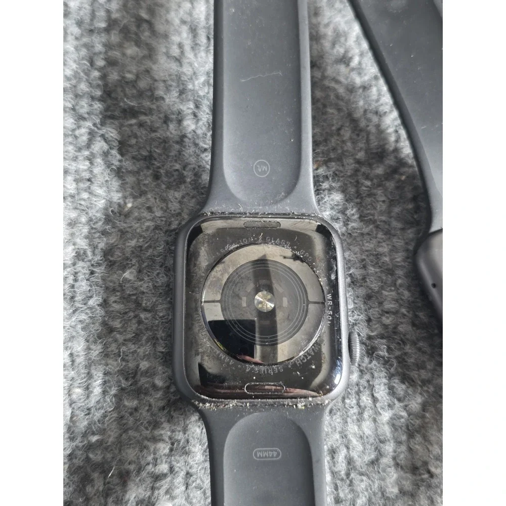 Lot Of 4 Apple Watches And 4 Iphones And Ipod Nano And Fitbit